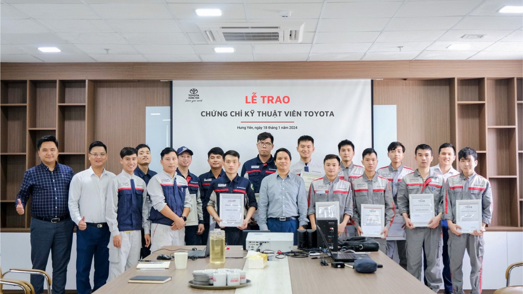 LỄ TRAO CHỨNG CHỈ KỸ THUẬT VIÊN TOYOTA - ĐẢM BẢO HÀNG ĐẦU VỀ CHẤT LƯỢNG