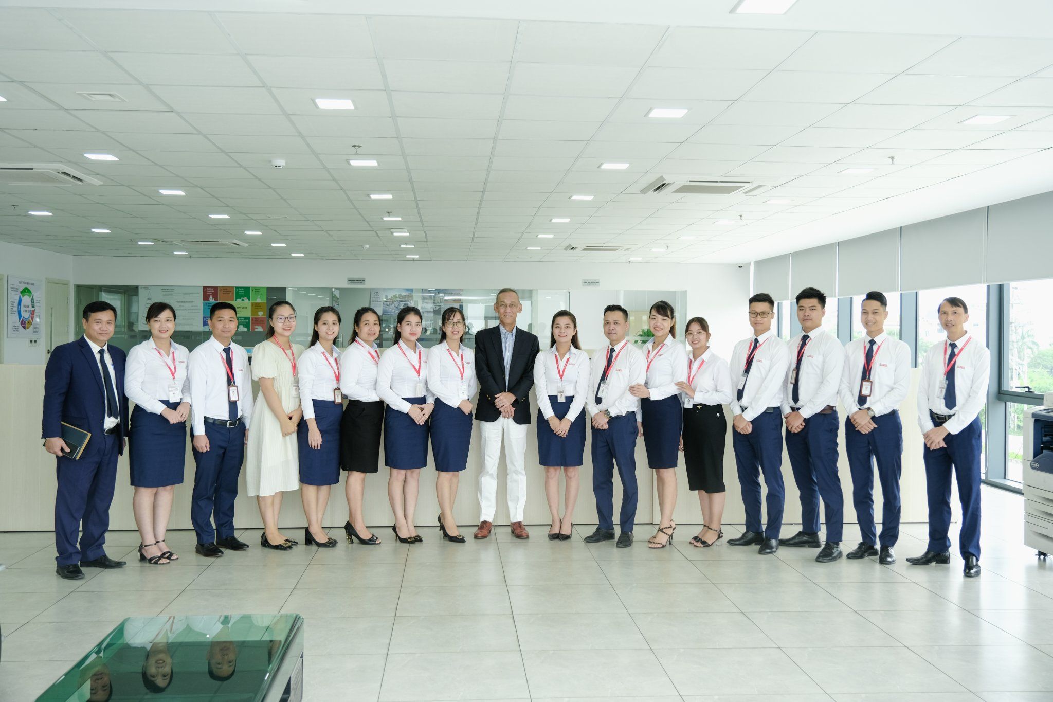 Tổng Giám đốc Toyota Việt Nam đến thăm và làm việc tại Toyota Hưng Yên